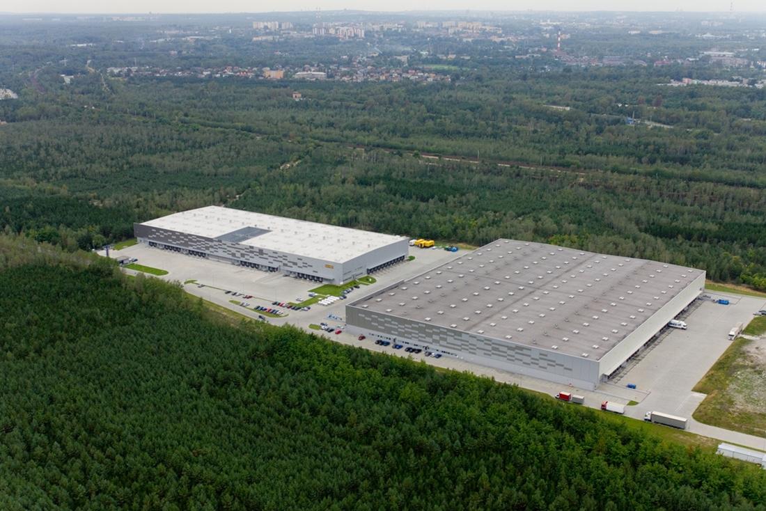 Zdjęcie lotnicze prezentuje centrum logistyczne koło Katowic- Silesian Logistics Centre.