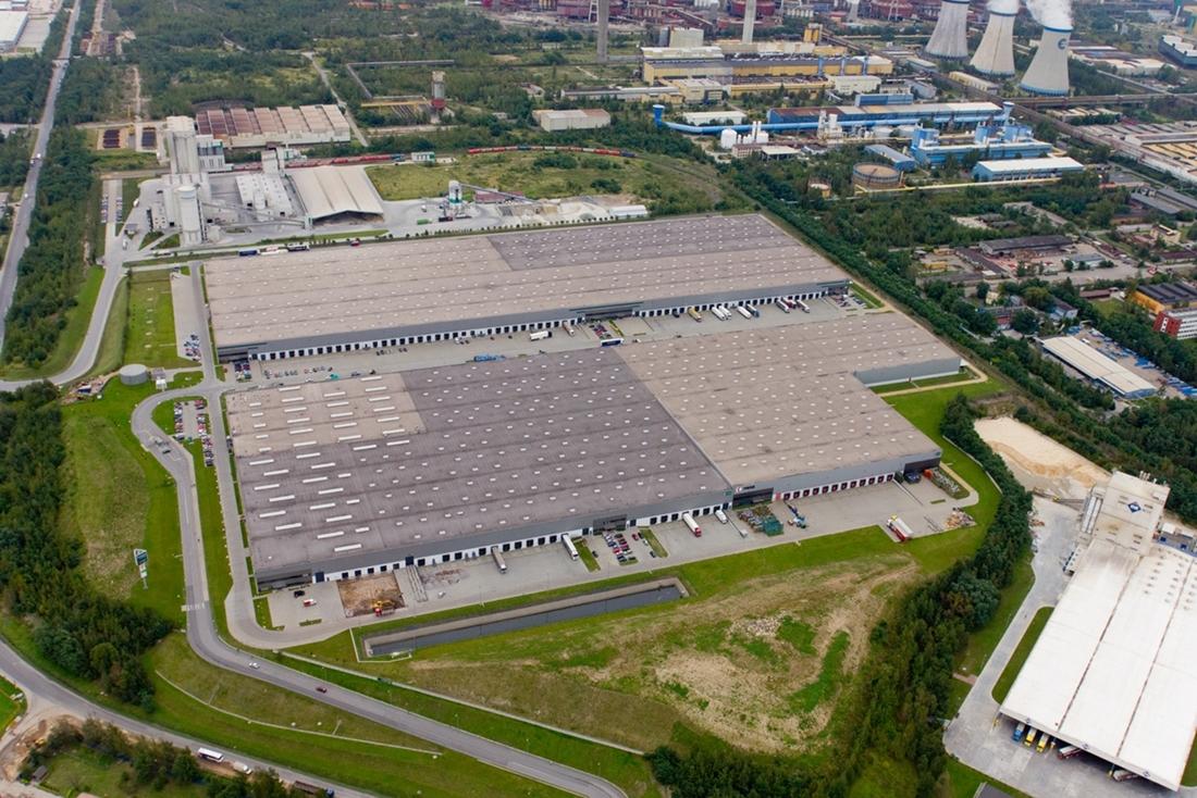 Zdjęcie lotnicze prezentuje kompleks magazynowy Prologis Park Dąbrowa, położony w Dąbrowie Górniczej.