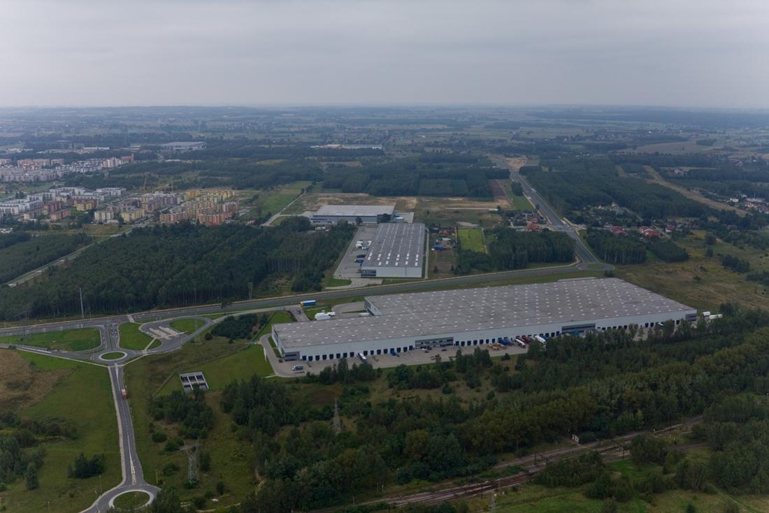 Zdjęcie lotnicze prezentuje 3 obiekty magazynowe Panattoni Park Łódź East, zlokalizowane we wschodniej części miasta Łodzi.