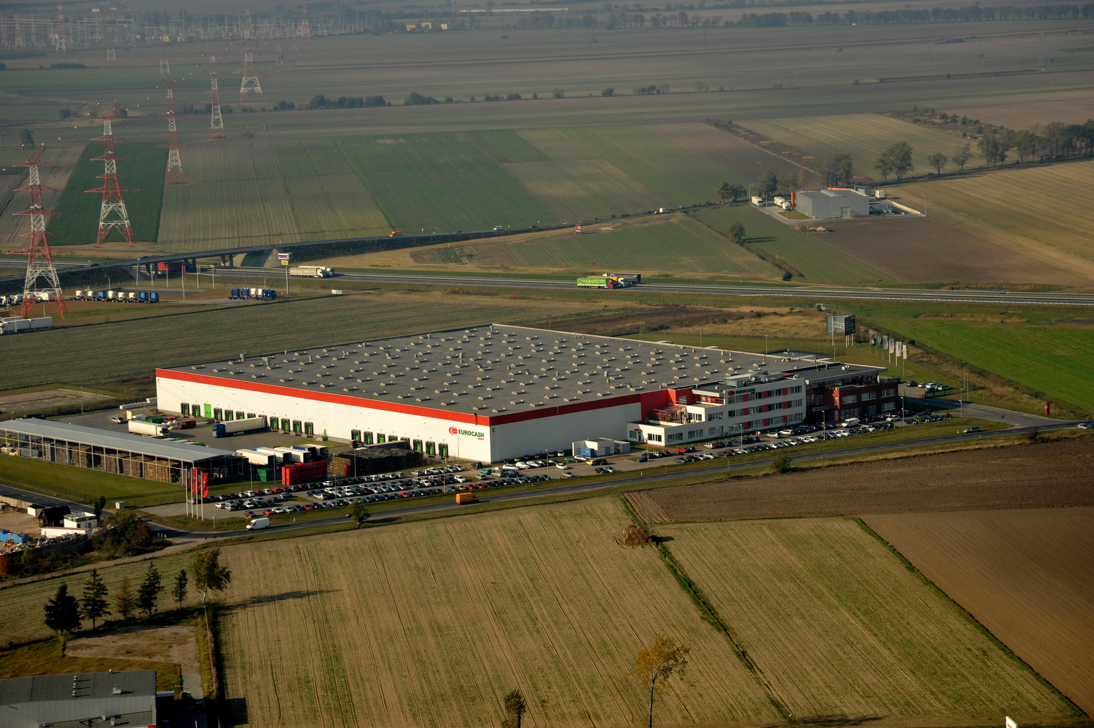 Zdjęcie lotnicze ukazuje obiekt magazynowo-biurowy ''C'' - Segro Logistics Park Poznań.